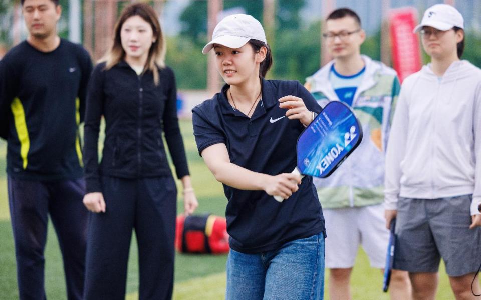 连接社区与, 的环境里运, 康生活方式