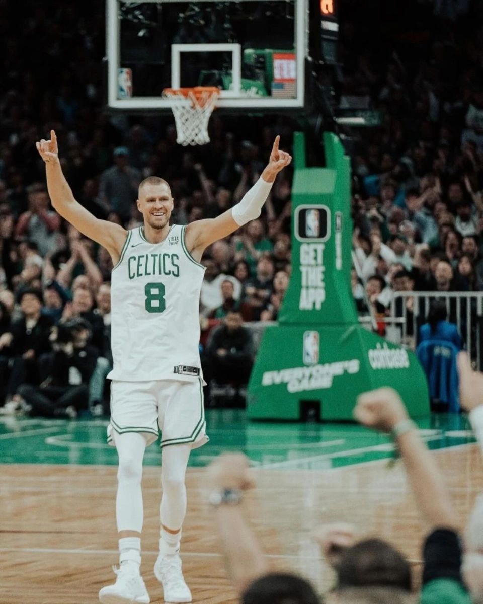 UA, 老鹰不仅选 UA, 老鹰不仅选