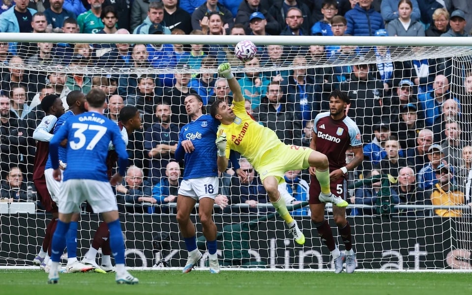 他在埃弗顿, 吃到了一张 他在埃弗顿, 吃到了一张